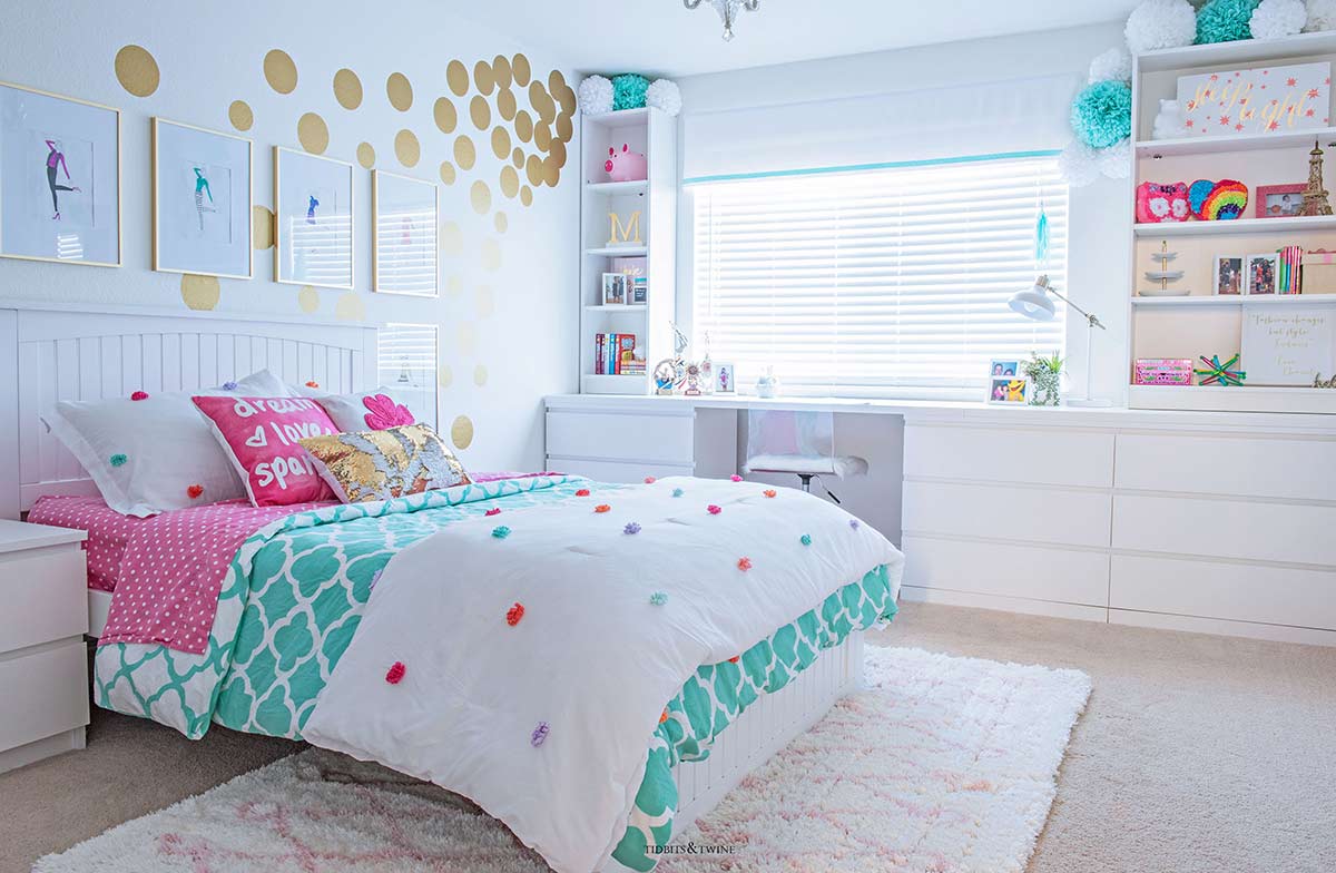 Decorating Teenage Girls Bedroom With Spending Money