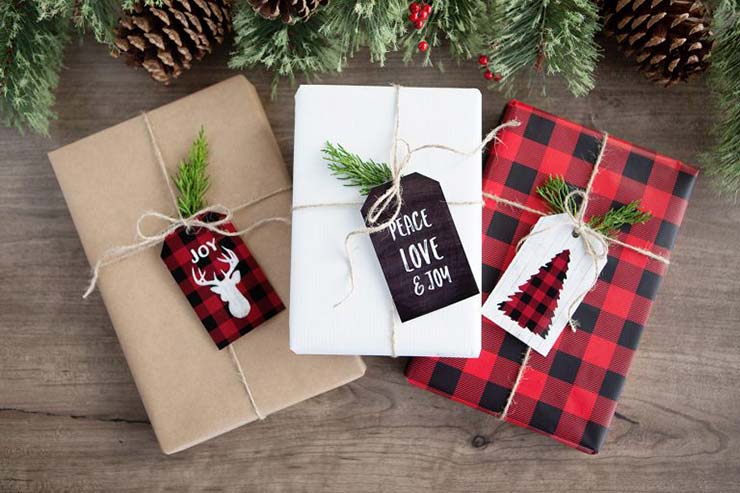 11 Classy Buffalo Plaid Christmas Decor Projects • OhMeOhMy Blog