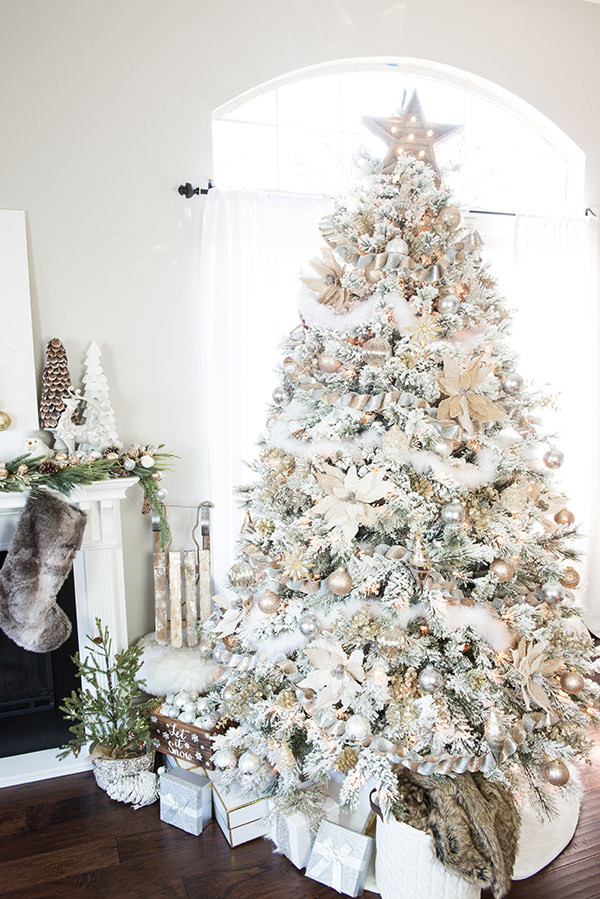 12 Stunning Christmas Tree Theme Ideas | OhMeOhMy Blog