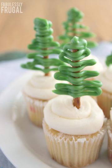 Easy & Awesome Christmas Tree Cakes, Cupcakes and Cookie Recipes • OhMeOhMy  Blog